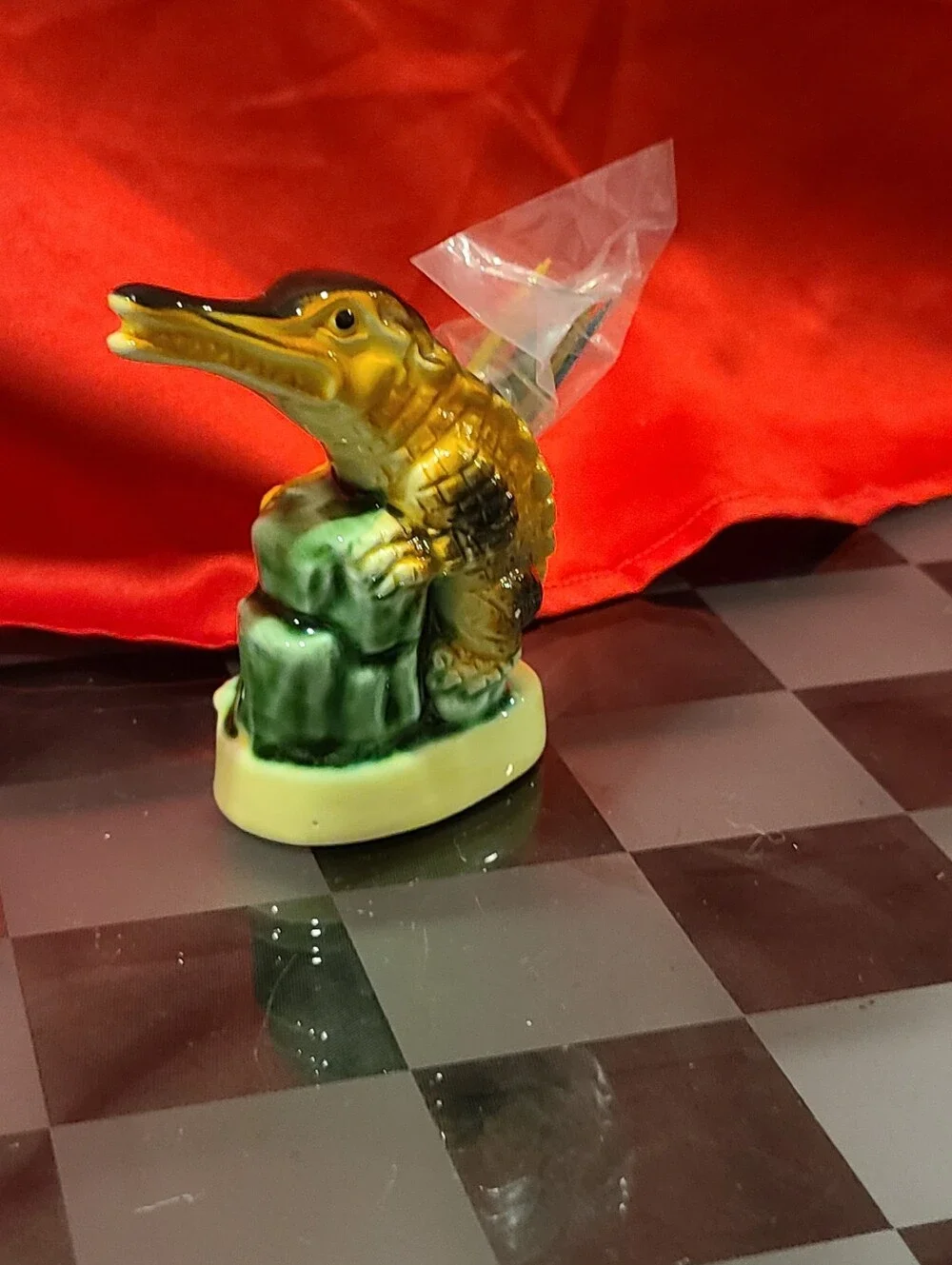 Crocodile Figurine for Reptile Toothpick Jolder